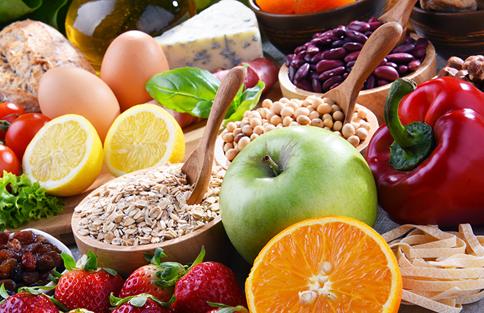Immagine che rappresenta frutta e verdura sulle quali Lifeanalytics può identificare la presenza di PFAS, sostanze chimiche permanenti