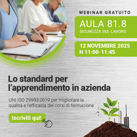 Immagine di più persone sedute alla scrivania che prendono appunti su un blocco con la penna, simbolo del webinar gratuito EHS di Lifeanalytics sullo standard di apprendimento in azienda, previsto per il 12 novembre 2025