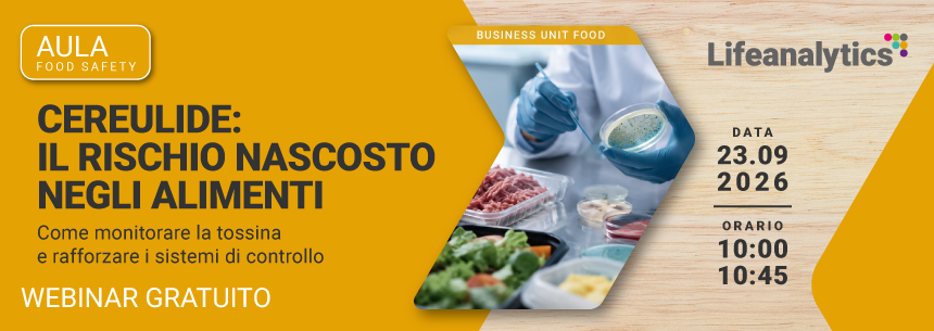 Immagine di un’operatrice di laboratorio durante l’analisi microbiologica di campioni alimentari, simbolo del webinar gratui