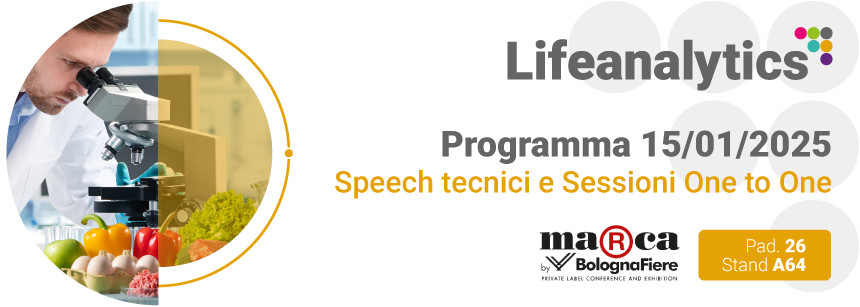Operatore tecnico che analizza alimenti al microscopio, simbolo della fiera Marca che si svolgerà il prossimo 15 gennaio 2025 a Bologna con lo stand Lifeanalytics