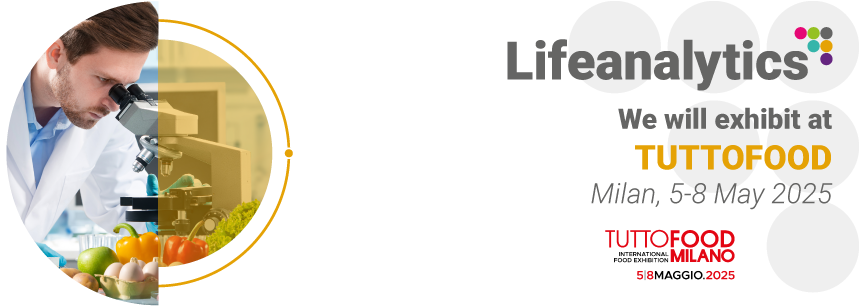 A laboratory technician analyzing food, symbolizing the Tutto Food trade fair, in which Lifeanalytics participates with its Food Bus